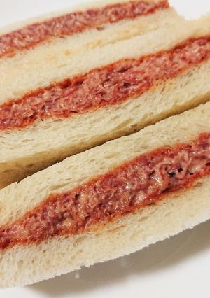 コンビーフにケチャップのサンドイッチ-レシピのメイン写真