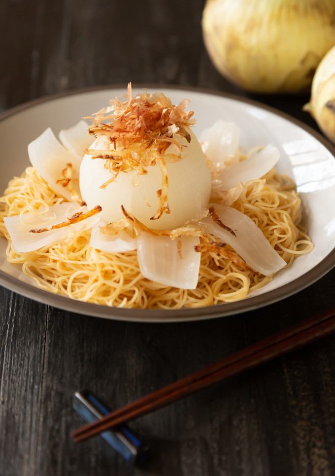 レンジで簡単まるごと新玉ねぎの焼ビーフン-レシピのメイン写真