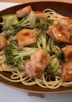 柔らか鶏胸肉とブロッコリーのパスタ-レシピのメイン写真