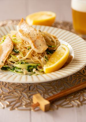 レモンでさっぱり♪豚トロと豆苗のビーフン-レシピのメイン写真