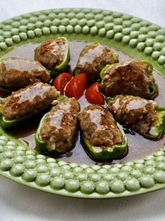 丸ごと肉詰めピーマン〜黒もつ鍋あんかけ〜-レシピのメイン写真