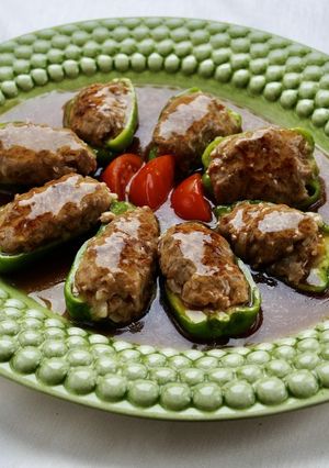 丸ごと肉詰めピーマン〜黒もつ鍋あんかけ〜-レシピのメイン写真
