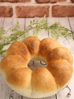 簡単!ちぎりパン☆もちもちバジル-レシピのメイン写真