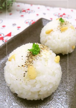 松の実*梅 Spicyおむすび-レシピのメイン写真