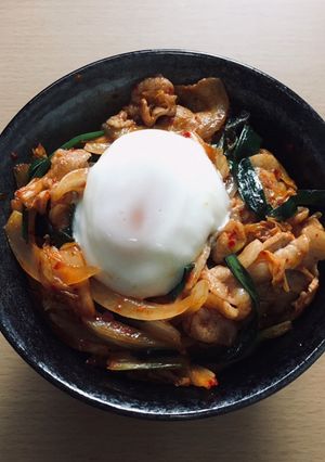 シンプルに豚キムチ丼-レシピのメイン写真