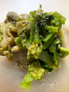 【簡単】鶏肉と小松菜のアボカド炒め-レシピのメイン写真