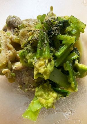 【簡単】鶏肉と小松菜のアボカド炒め-レシピのメイン写真