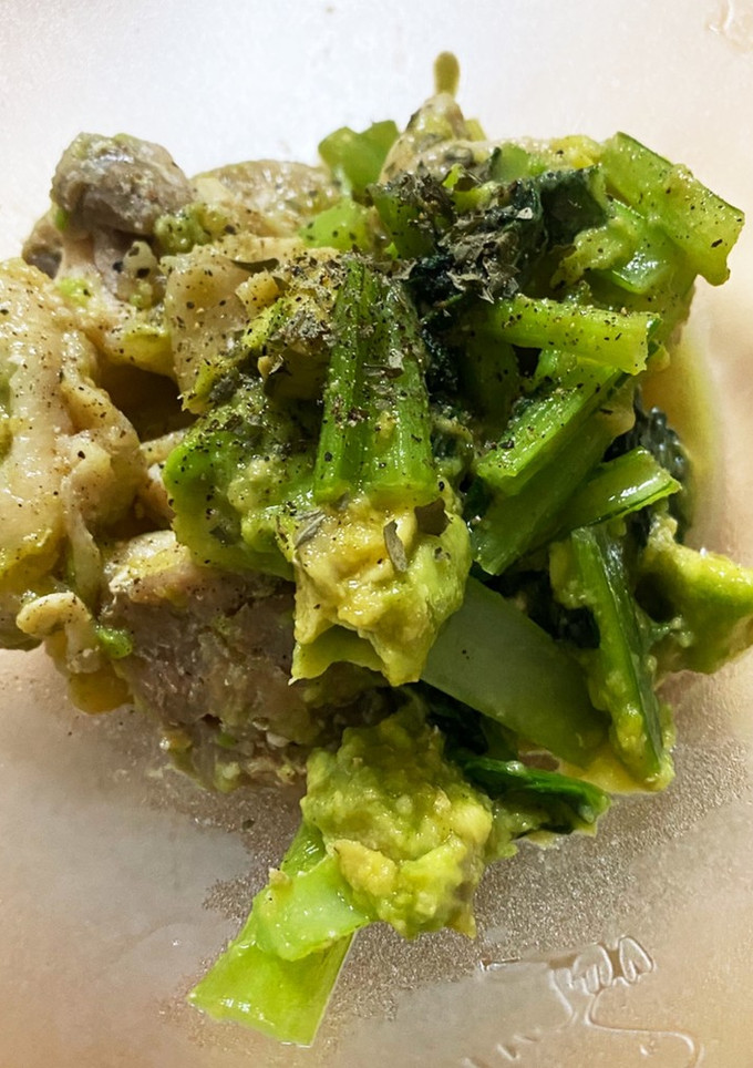 【簡単】鶏肉と小松菜のアボカド炒め-レシピのメイン写真