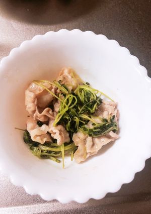 豆苗と豚ばら炒め-レシピのメイン写真