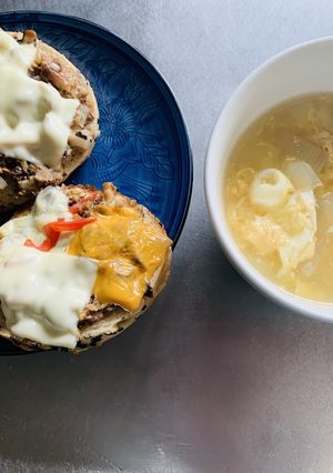 鯖味噌缶オープンサンドと卵スープ　朝ご飯-レシピのメイン写真