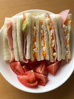卵、ハム、レタスで作るサンドイッチ-レシピのメイン写真