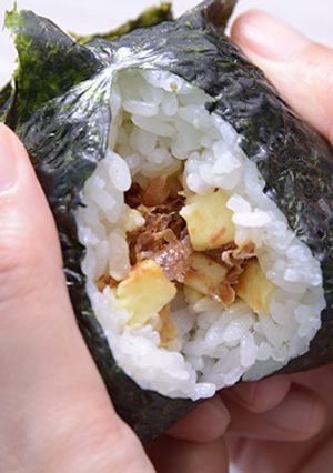 チーズおかかむすび（せかいむすび）-レシピのメイン写真