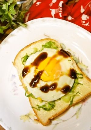 簡単！あのソースで旨さUP目玉焼きサンド-レシピのメイン写真