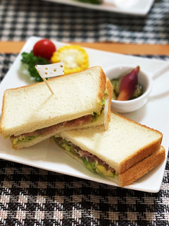 食パンで生ハムアボカドサンド-レシピのメイン写真