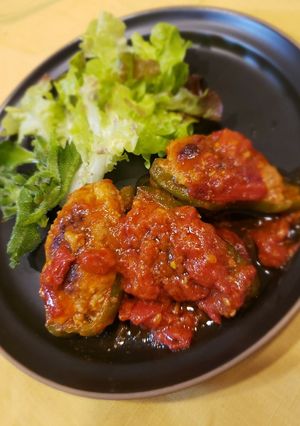 トマトも一緒に焼いてピーマンの肉詰め♪-レシピのメイン写真