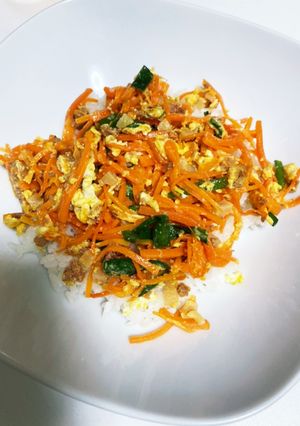 コンビーフハッシュのにんじんしりしり丼-レシピのメイン写真