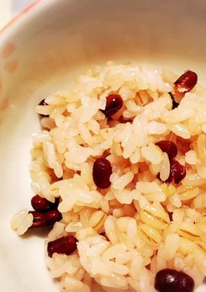 もち麦入るお赤飯◎かんたん赤飯用小豆水煮-レシピのメイン写真