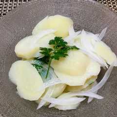 รูปของ 新玉ねぎとポテトの和えサラダ⭐️