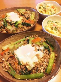 青梗菜とひき肉のピリ辛のっけ丼-レシピのメイン写真