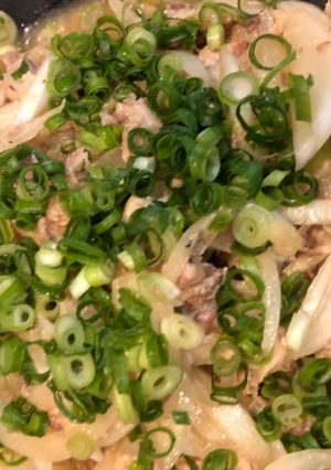 新玉ねぎと鯖缶の胡麻味噌和え-レシピのメイン写真