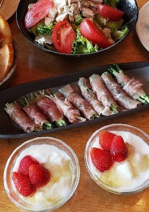 朝ごはん！イチゴと蜂蜜のヨーグルト-レシピのメイン写真