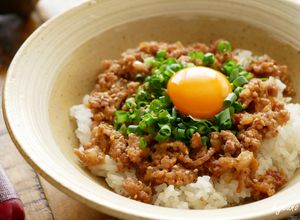 ～豚ひき肉～甘辛お味噌のそぼろ丼-レシピのメイン写真