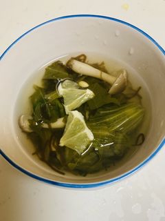 レタスともずくのレモンスープ-レシピのメイン写真