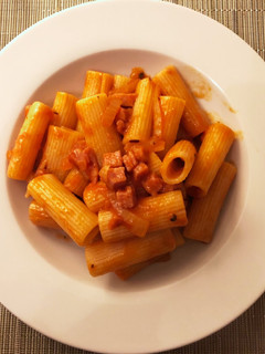 ベーコンとオニオンのトマトソースパスタ-レシピのメイン写真