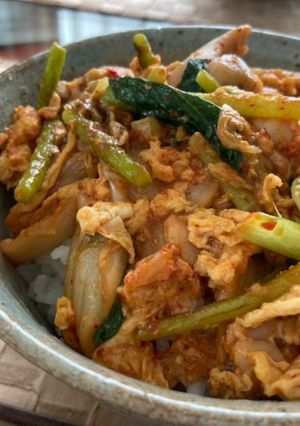 スタミナUP！鶏肉とキムチの卵炒め丼-レシピのメイン写真