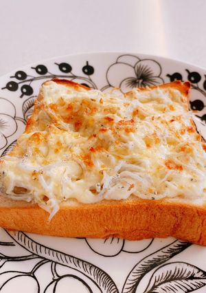 簡単美味しい！しらすチーズマヨのトースト-レシピのメイン写真