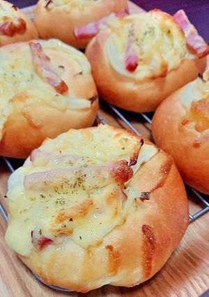 クリームチーズ入り！玉ねぎ惣菜パン by シロクマー 【クックパッド