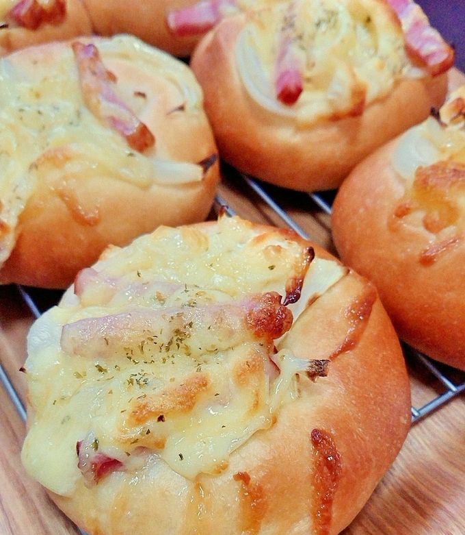 クリームチーズ入り！玉ねぎ惣菜パン by シロクマー 【クックパッド