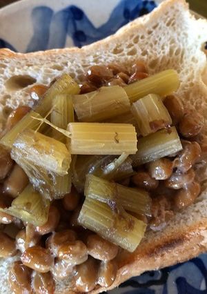 納豆とフキのトースト-レシピのメイン写真