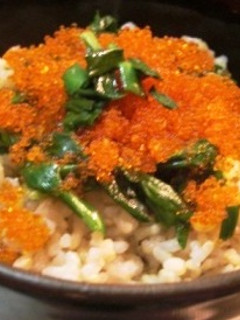 トビッコとニラ卵黄の丼ぶり-レシピのメイン写真