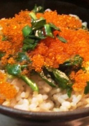 トビッコとニラ卵黄の丼ぶり-レシピのメイン写真