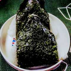 รูปของ 手が汚れないおにぎり