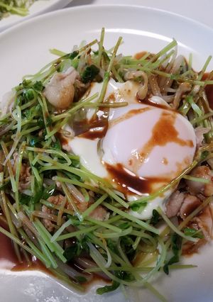 お二人さんの☆豆苗ともやしの巣ごもり卵-レシピのメイン写真