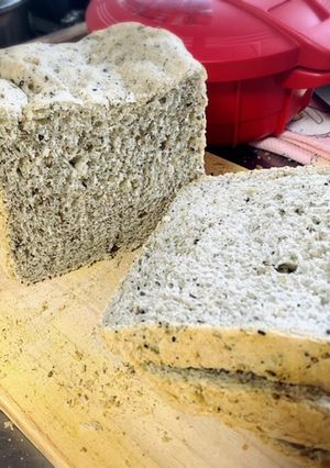 中力粉で胡麻パン-レシピのメイン写真