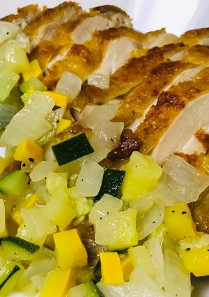 皮パリパリ！鶏もも肉のソテー夏野菜ソース-レシピのメイン写真