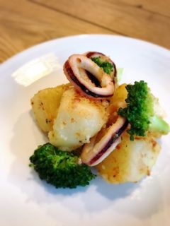 じゃがいもとイカのにんにくバター炒め-レシピのメイン写真