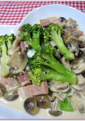 ☆キノコとブロッコリーの和風ＭＩＬＫ煮♪-レシピのメイン写真