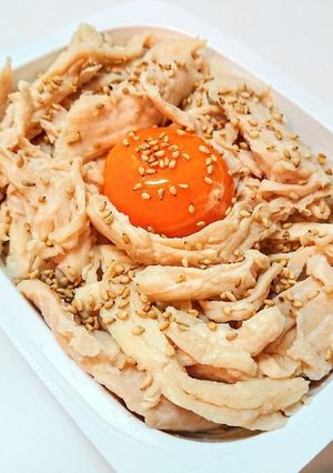 パックご飯で作る「サラダチキンご飯」-レシピのメイン写真