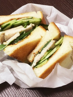 鶏ハムのホットサンド〜〜バジル添え-レシピのメイン写真