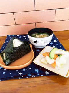 昆布茶で握るおにぎり♡旨味アップ-レシピのメイン写真