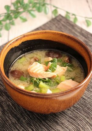 簡単！銀鮭と椎茸の白味噌汁-レシピのメイン写真