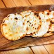 餃子の皮でアンチョビとチーズを挟むだけ