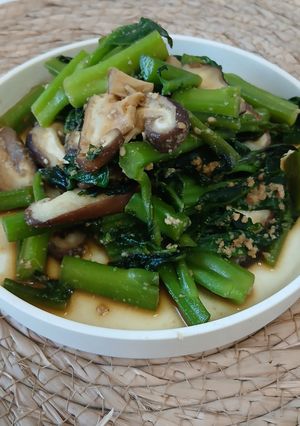 つるむらさきとしいたけの胡麻炒め-レシピのメイン写真