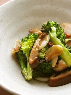 ブロッコリー椎茸のナムル♪炒めて香り豊か-レシピのメイン写真