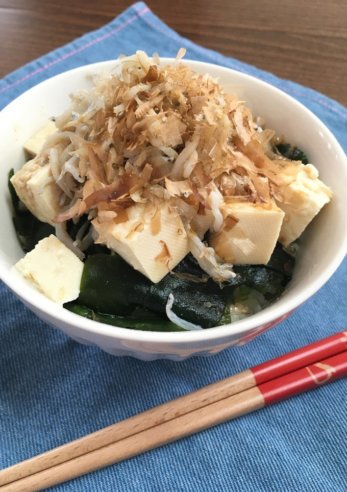 火を使わずに！しらすとわかめの乗っけご飯-レシピのメイン写真