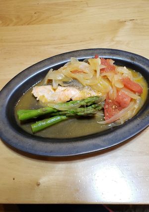 新玉ねぎと新アスパラと鮭の蒸し煮-レシピのメイン写真